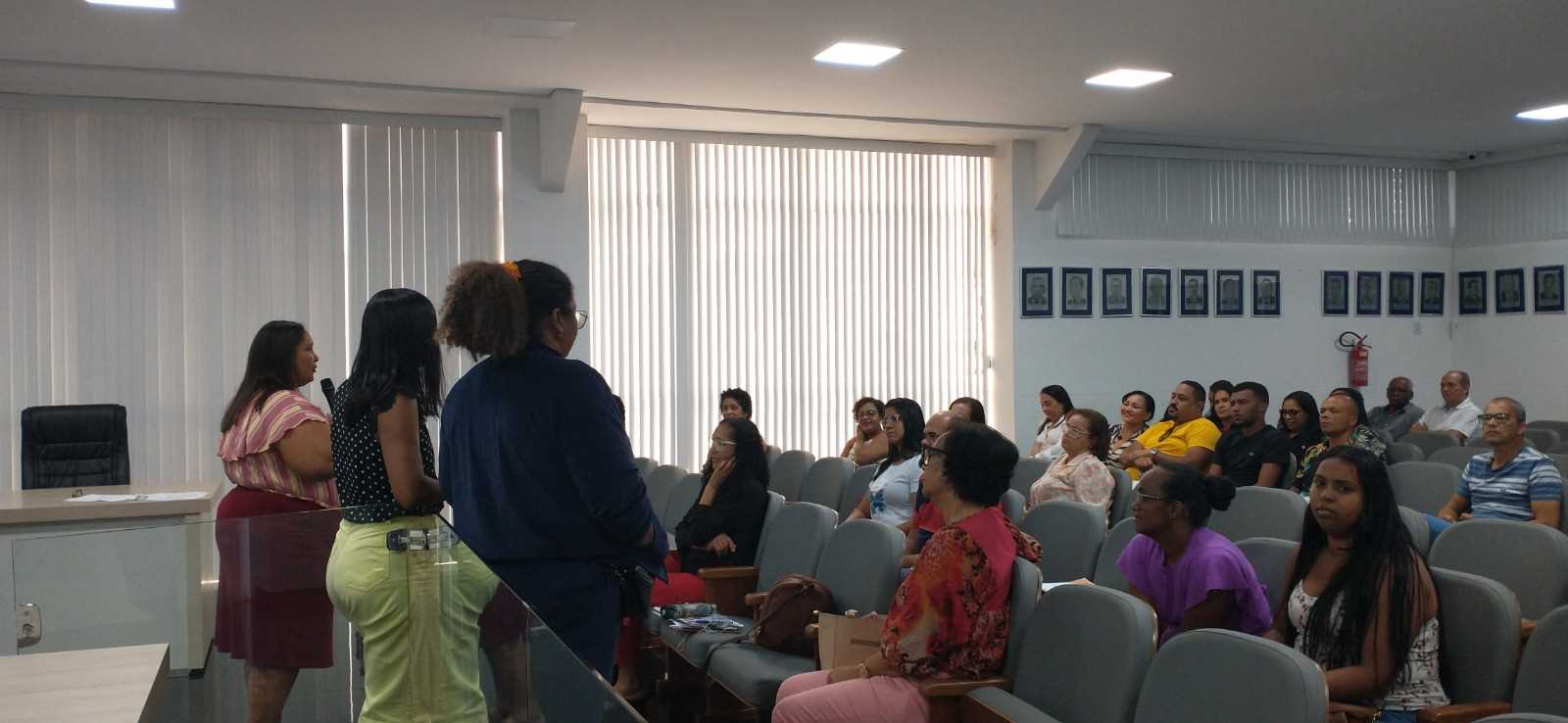 Camacã: Prefeito Paulo do Gás dá posse ao novo Conselho Municipal de Educação